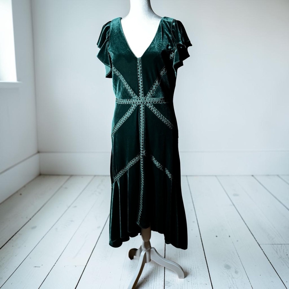 Taylor Green Velvet Dress Size 8 Flutter Sleeve Midi Lined V Neck